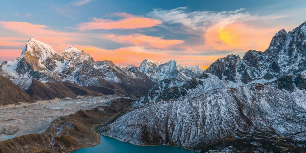 sunset over the gokyo valley
